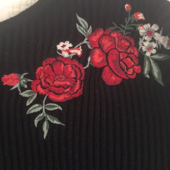 Barely Worn Black Ribbed Sweater w Rose Appliqué - Picture 4 of 4